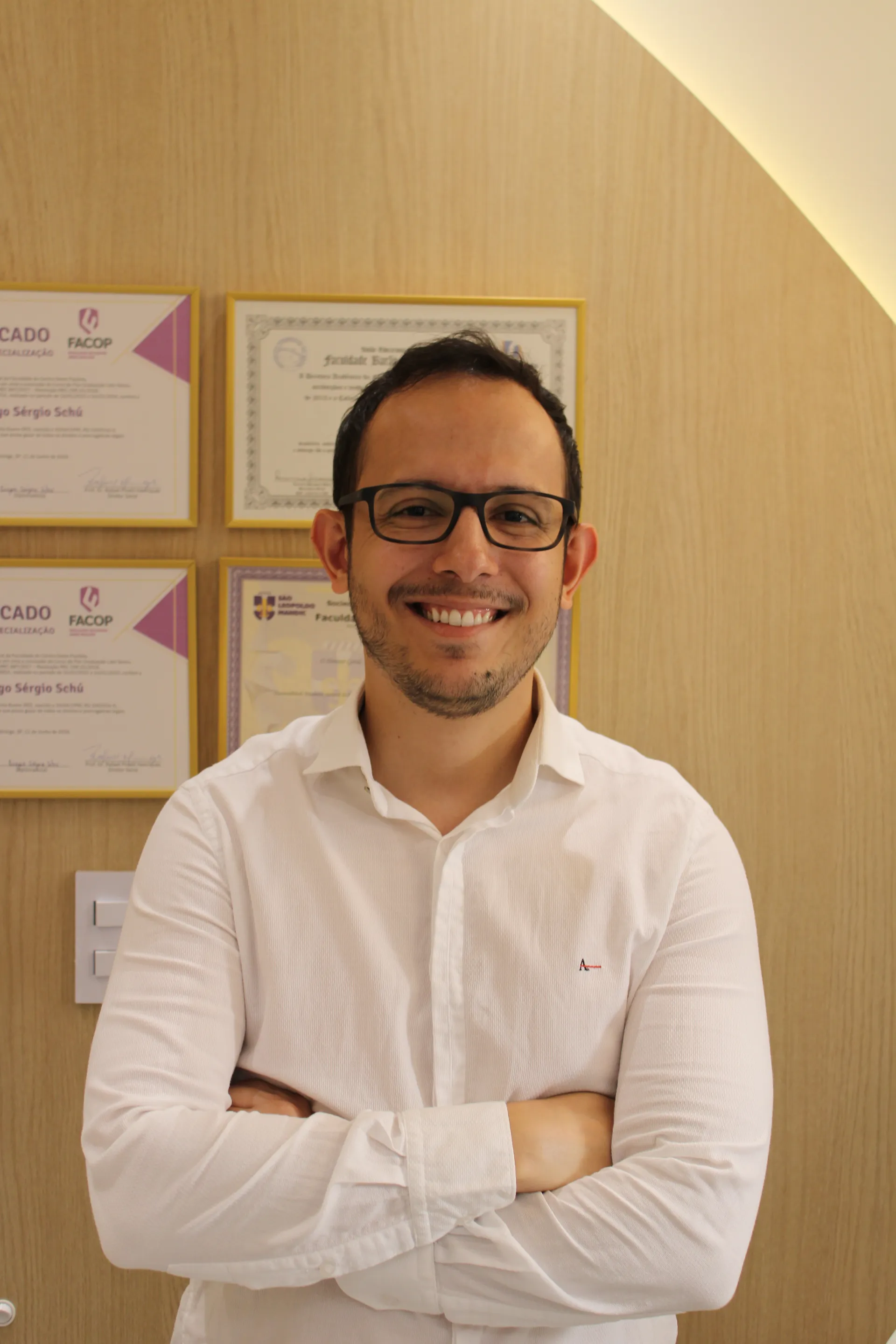 Dr. Diego Schú